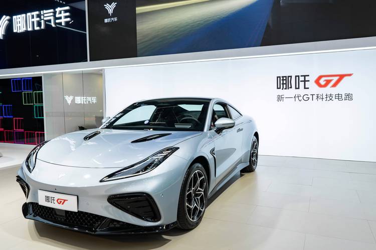 成都彭州市禾云清企业管理咨询哪吒汽车在智能汽车领域的表现，领途汽车在新能源汽车市场中的影响力